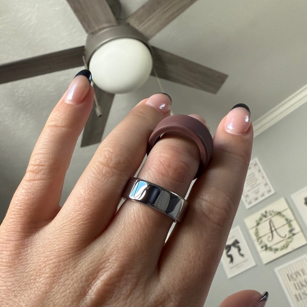 Oura ring 4 women’s 8 brand new. (have a cover on it). Just don’t like how bulky